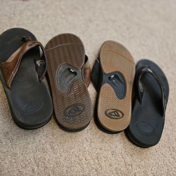 TWO PAIRS Reef Mens sandals size 13